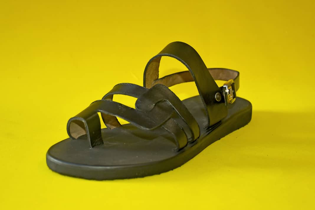 Sandale en cuir noir homme