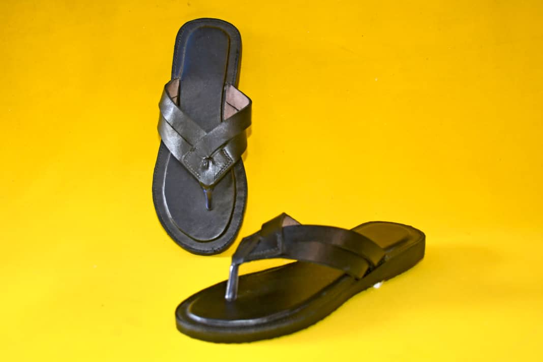 Sandales en cuir noir homme