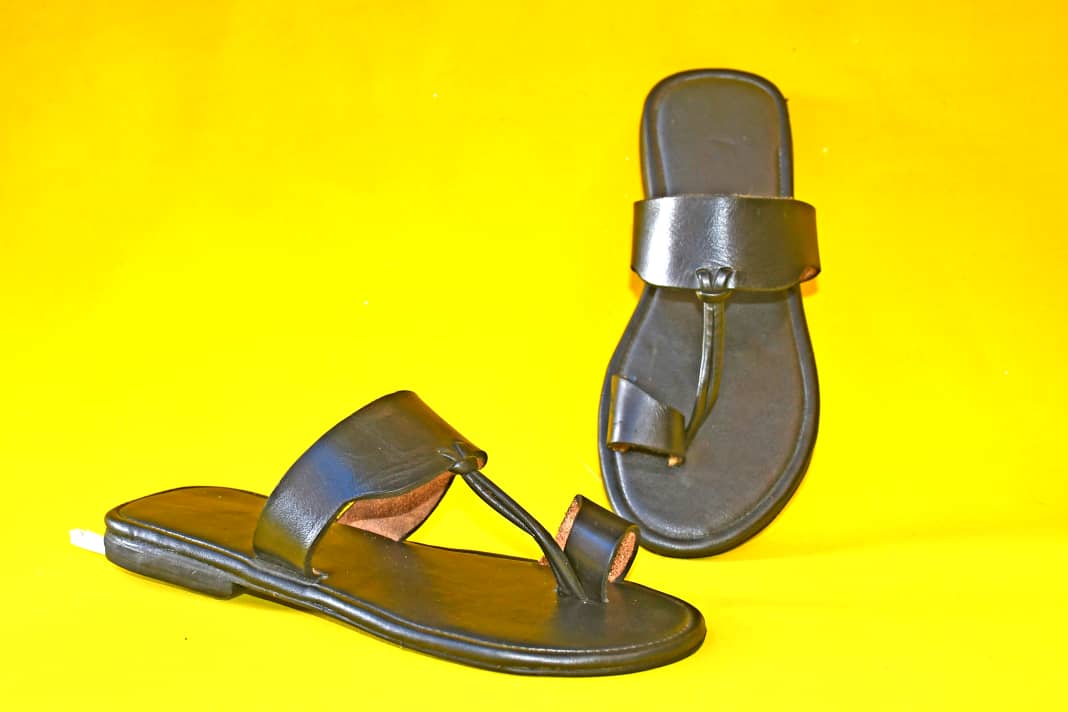 Sandales en cuir noir homme