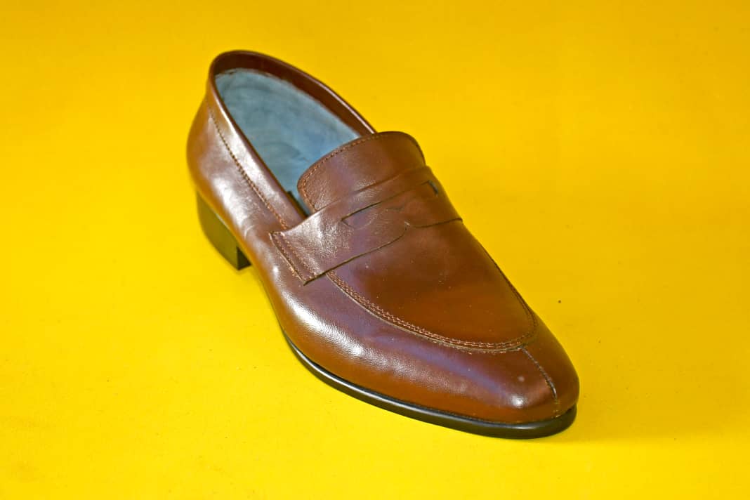 Chaussure en cuir marron