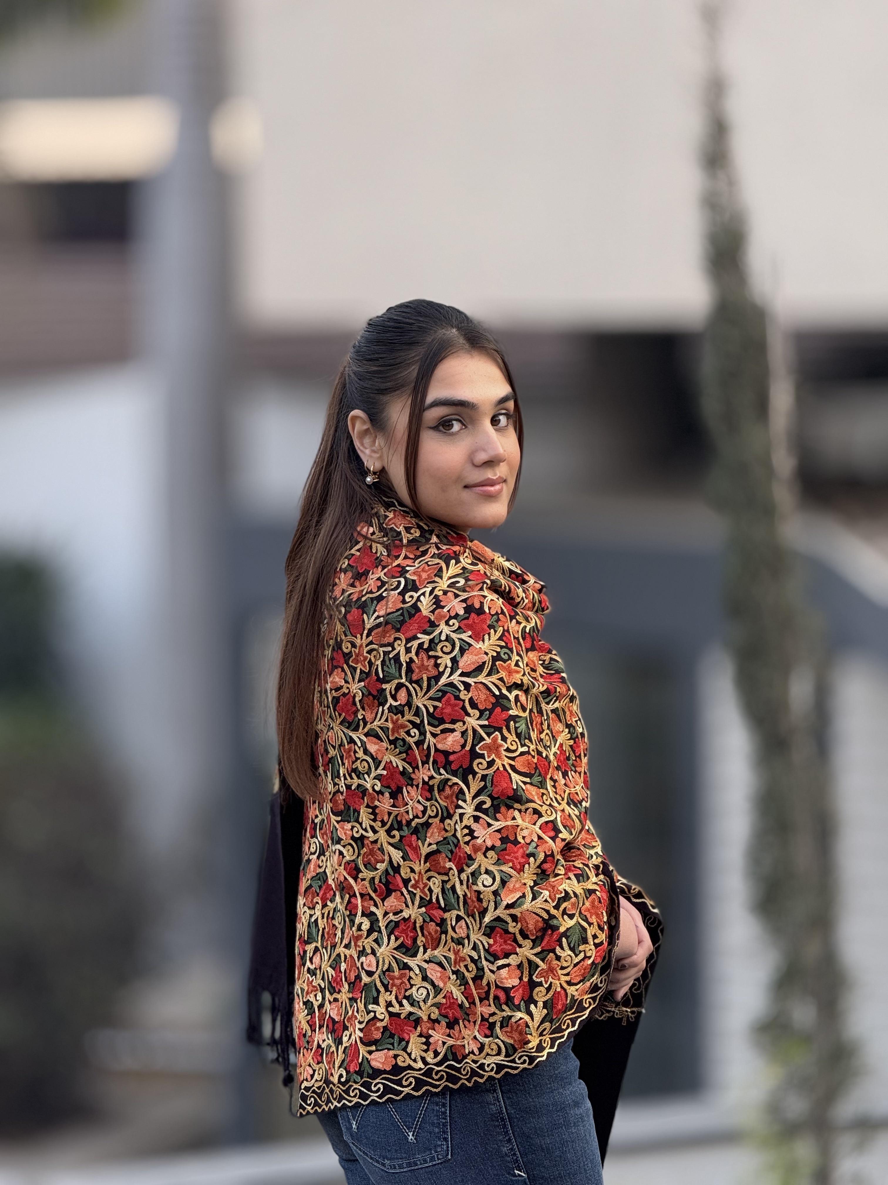 Classic Kashmiri Aari Embroidery Unisex Woollen Stall