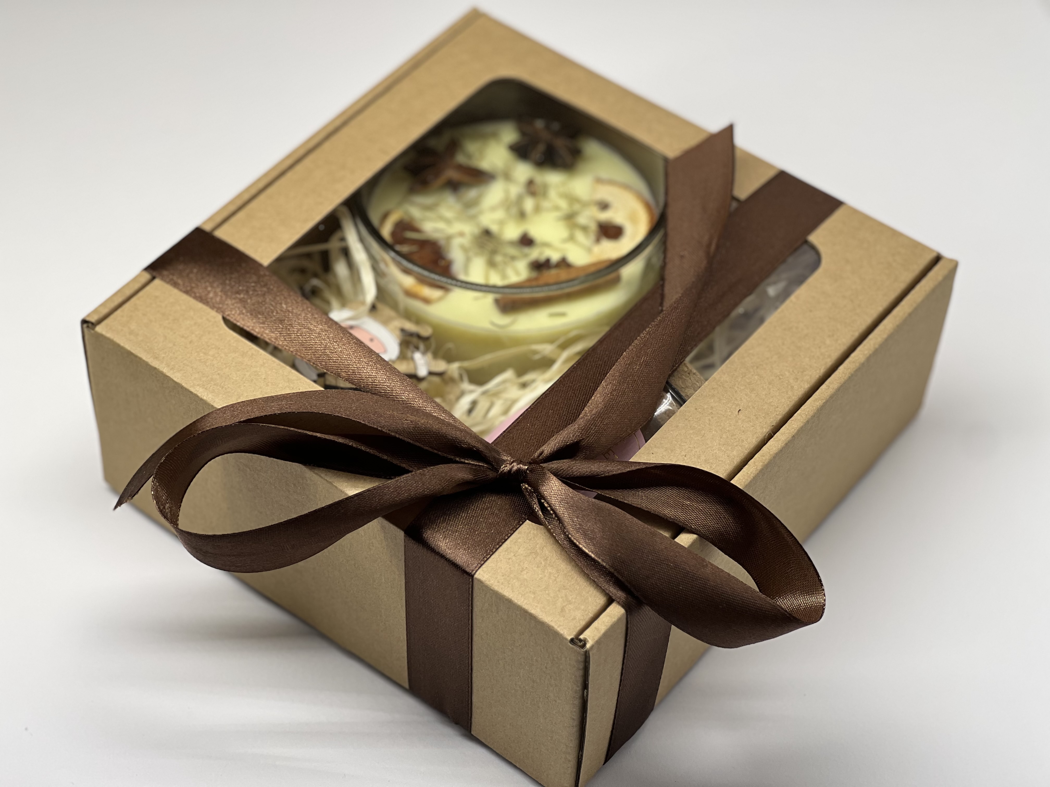 Kalėdinis rinkinys su Kalėdomis kvepiančia žvake