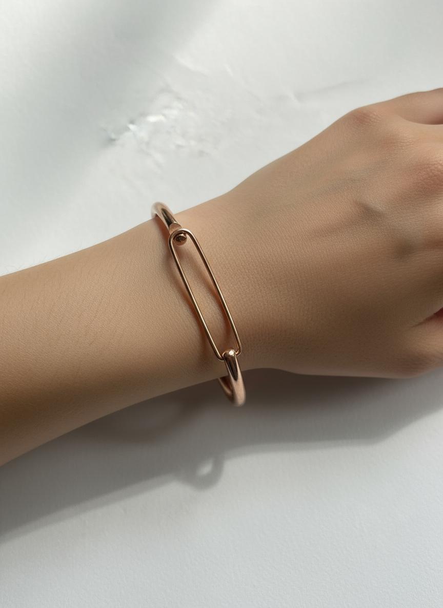 Minimalist Gold clip Bracelet
