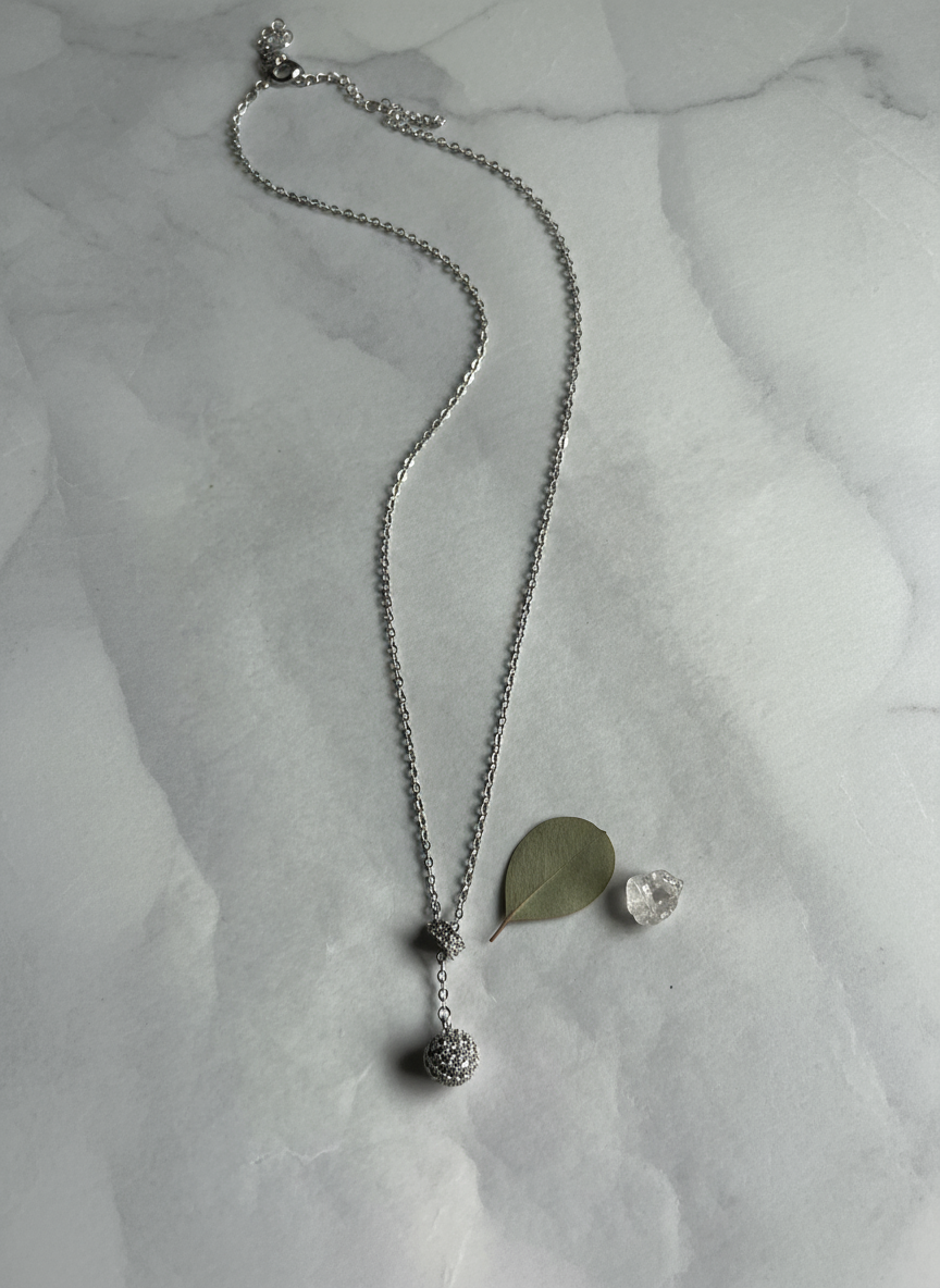 Elegant silver pendant necklace