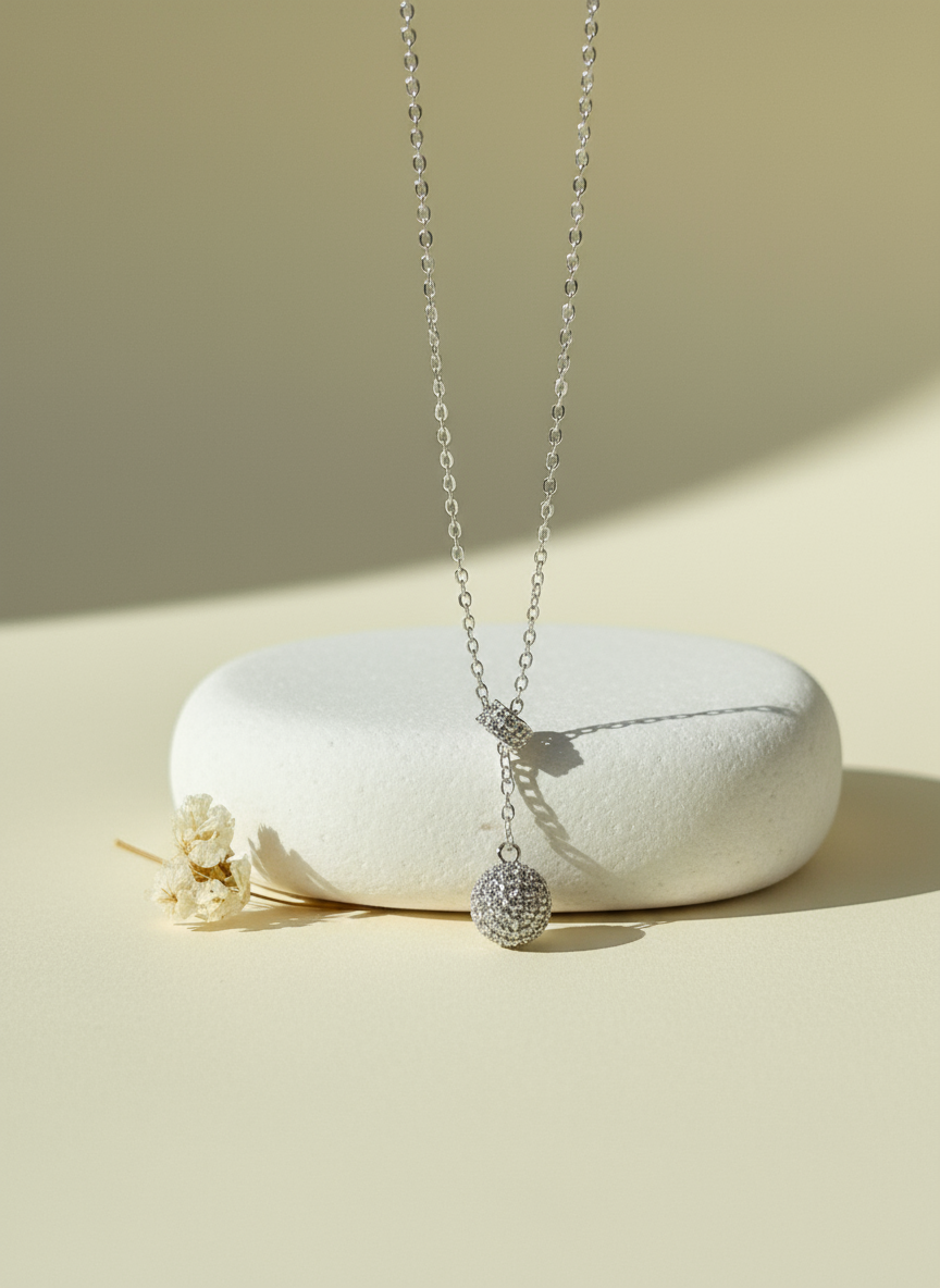 Elegant silver pendant necklace