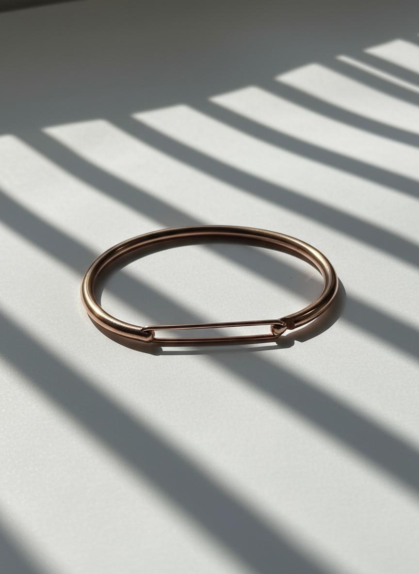 Minimalist Gold clip Bracelet