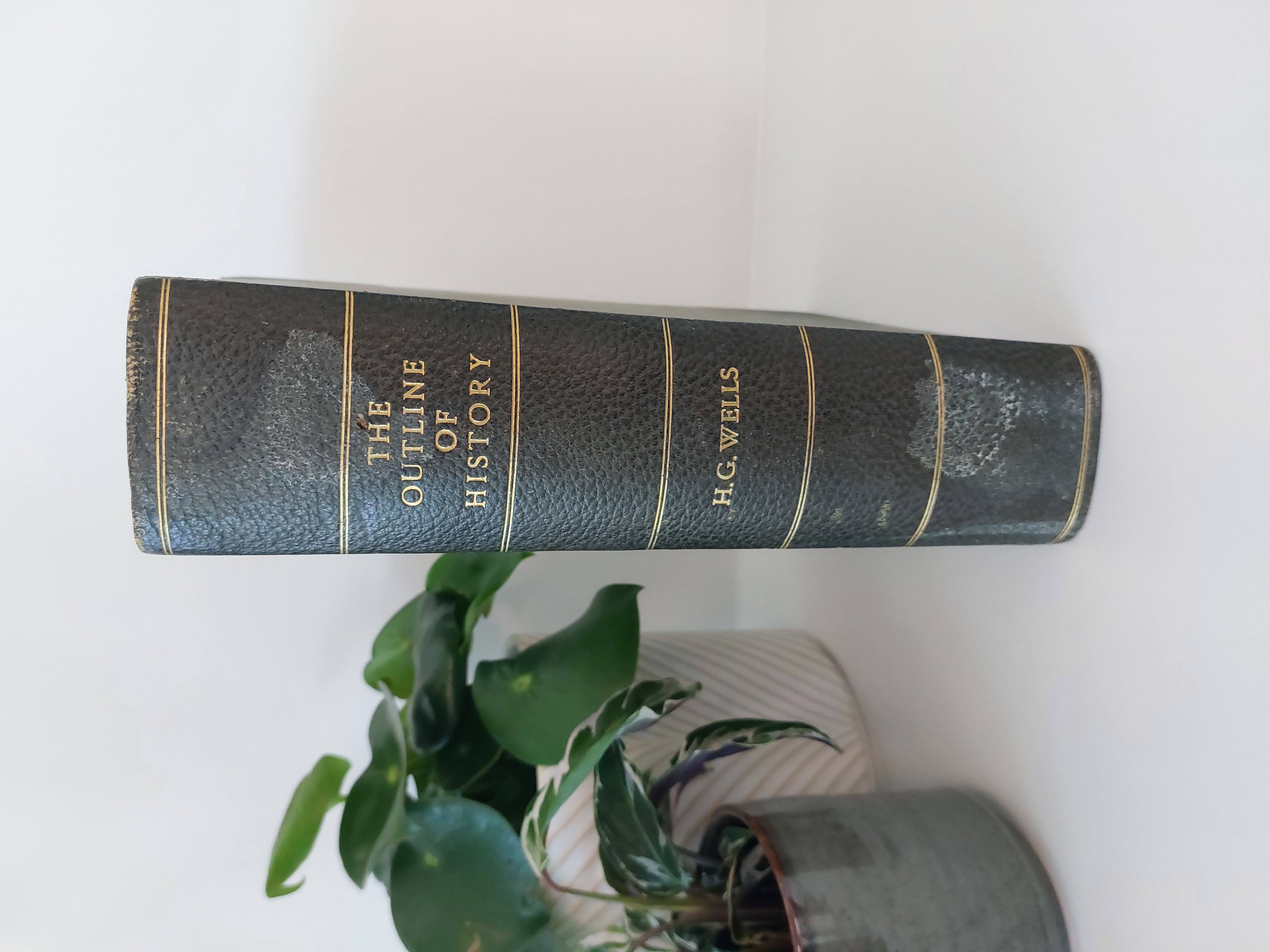 H.G. Wells - THE OUTLINE OF HISTORY 1920 – Rare One-Volume, W.H. Smith Binding– Rare One-Volume, W.H. Smith Binding