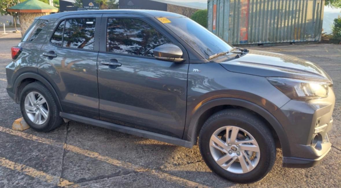 Dark Grey Crossover Toyota raize