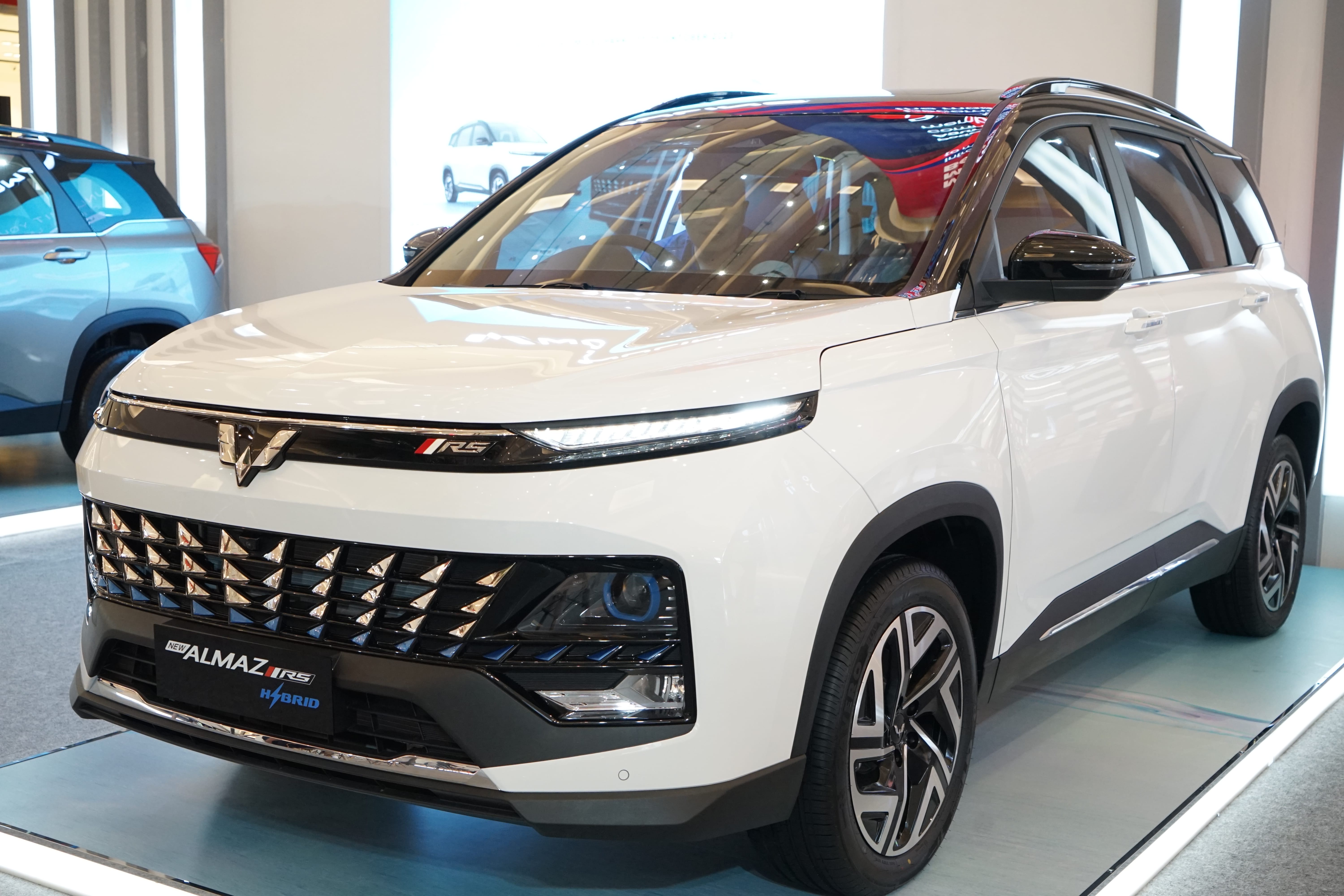 Wuling Almaz RS