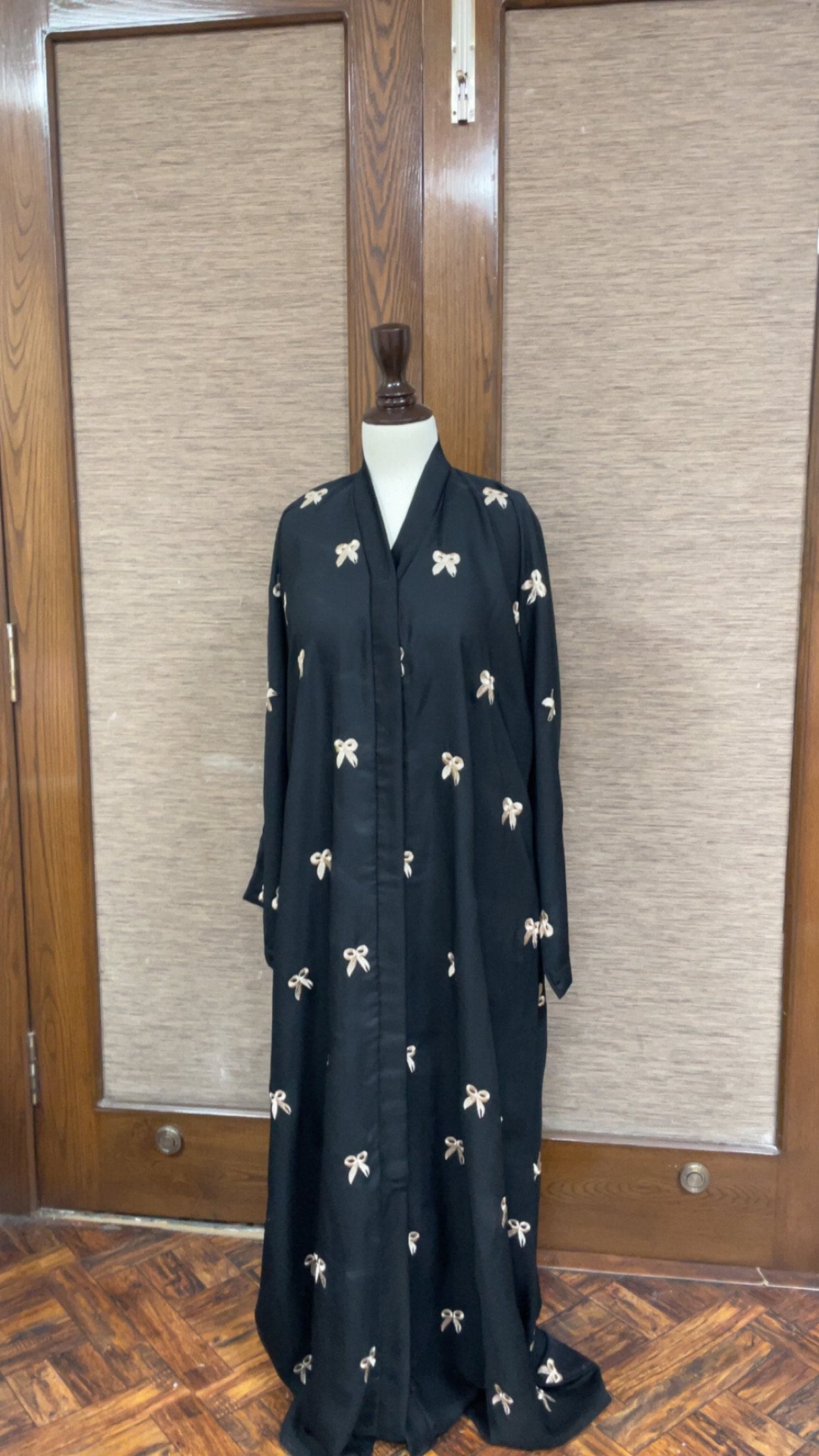 Bow abaya