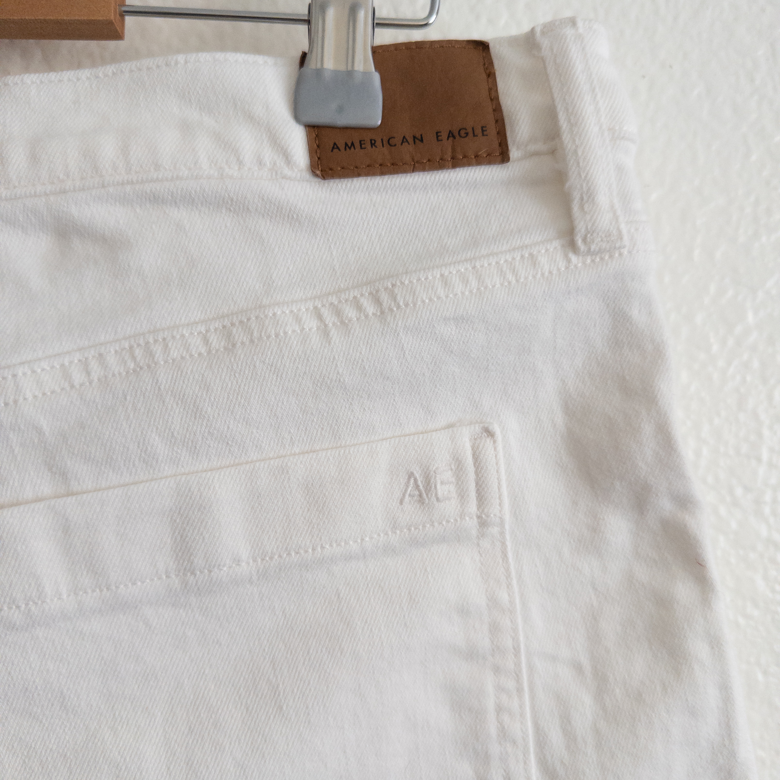American Eagle White Strigid Relaxed Short Size 14 32W NWT
