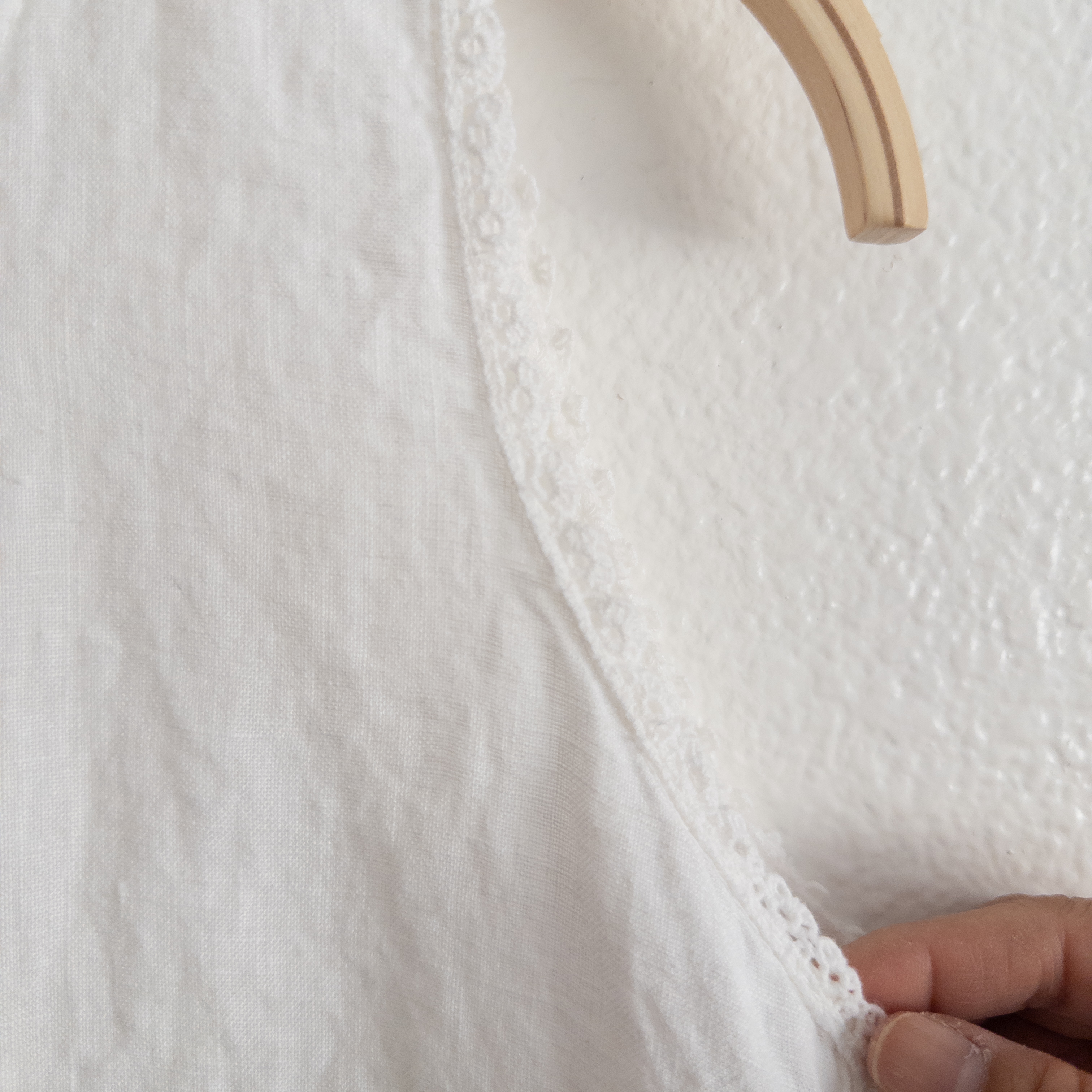 White Linen Tank Top with Embroidered Lace Trim Size Large 