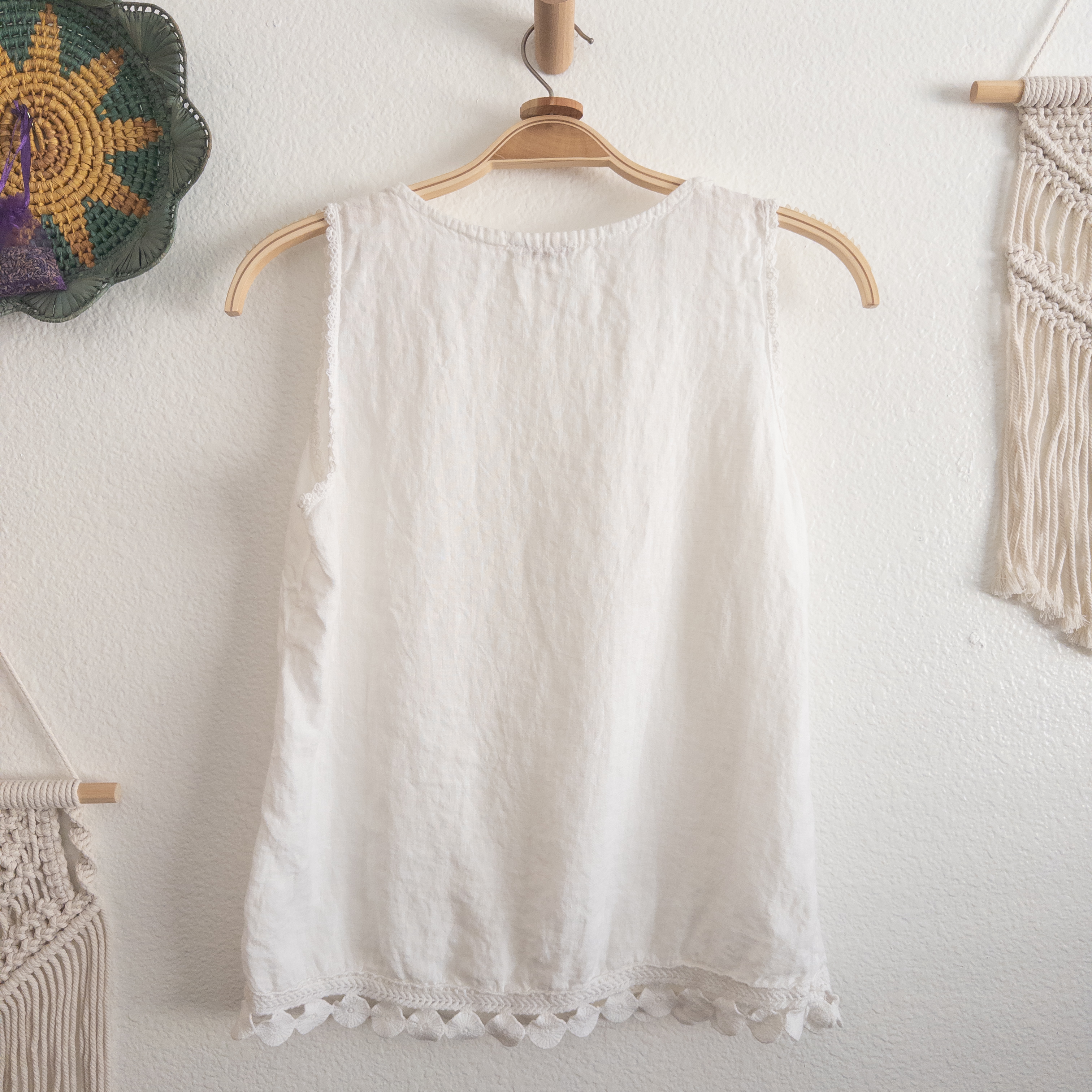 White Linen Tank Top with Embroidered Lace Trim Size Large 