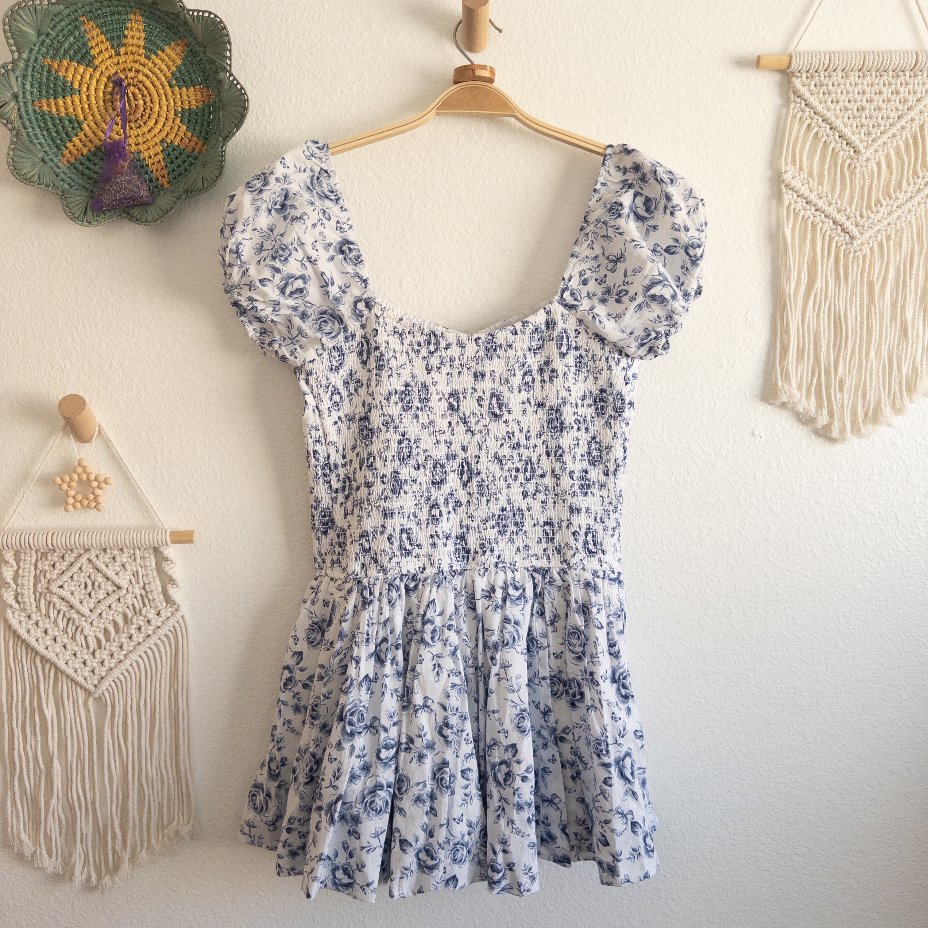 Hollister Sofia Drop-Waist Bubble White and Blue Floral Mini Dress Skort Size Large