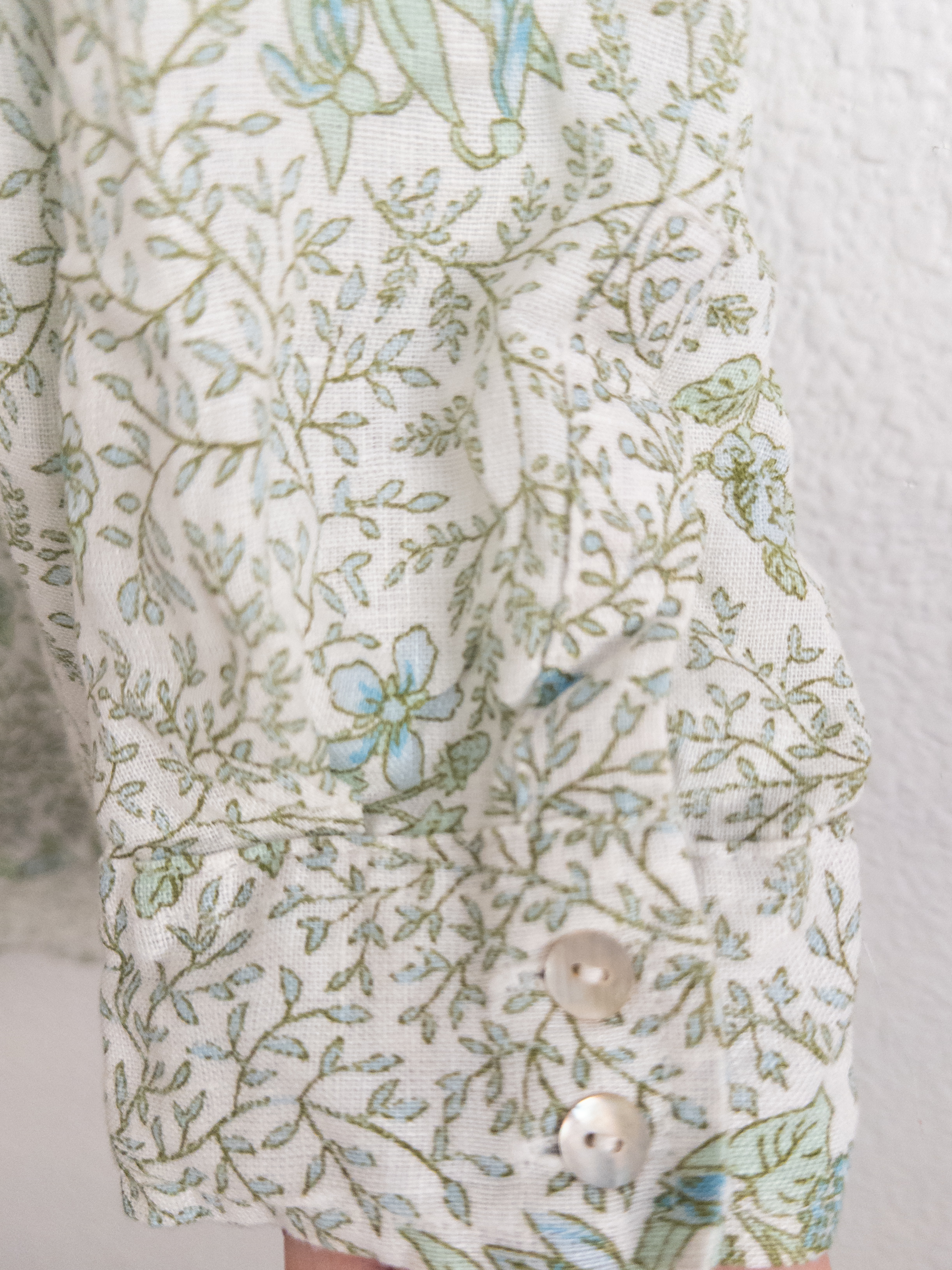 Laura Ashley Linen Floral Button-Up Blouse Size Large