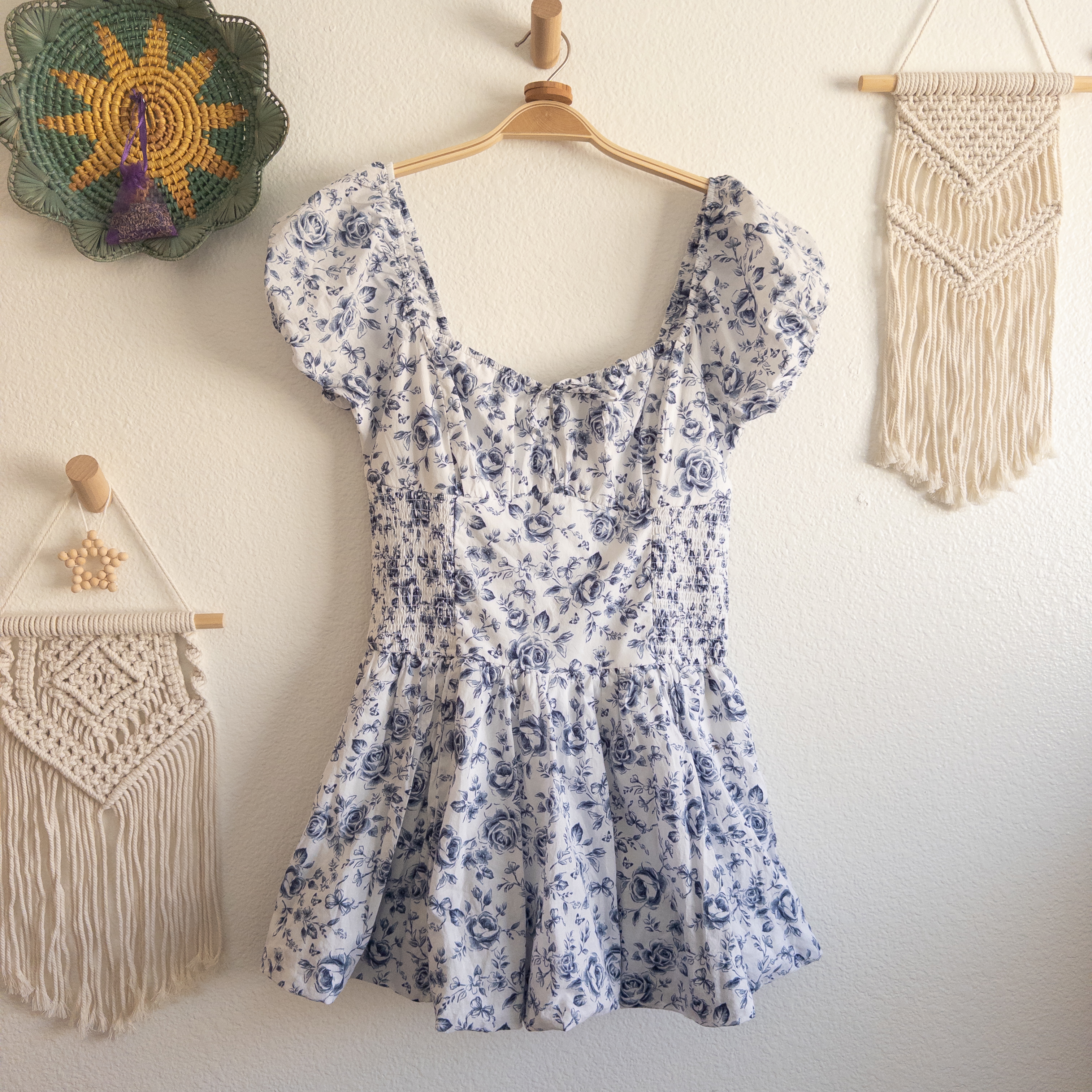 Hollister Sofia Drop-Waist Bubble White and Blue Floral Mini Dress Skort Size Large