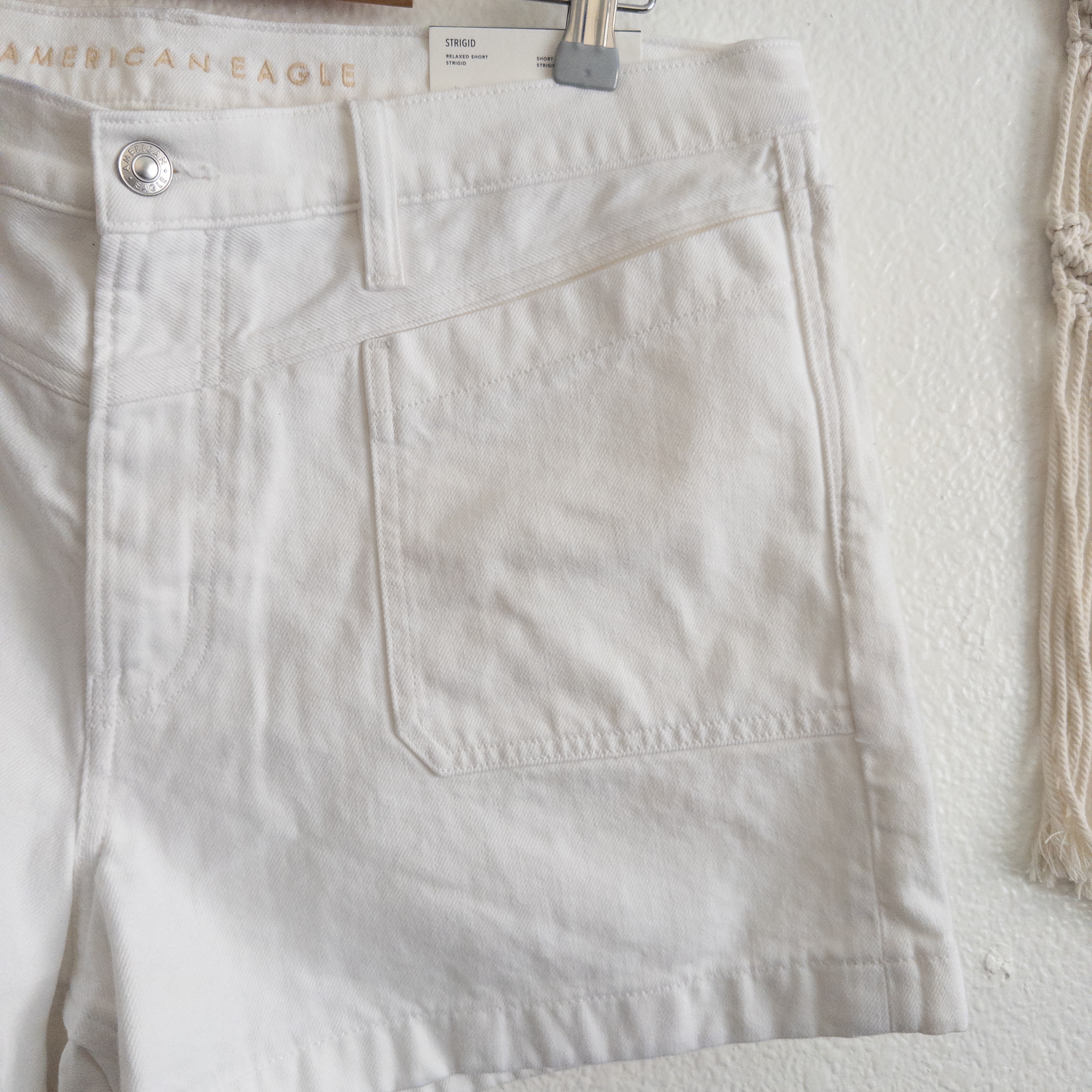 American Eagle White Strigid Relaxed Short Size 14 32W NWT