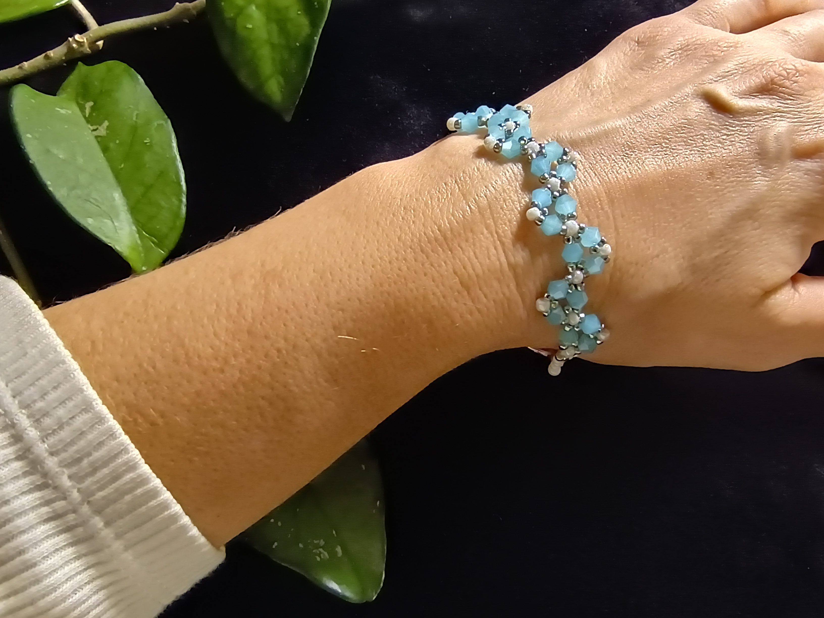 Blue and White Waving Triangle Elegance