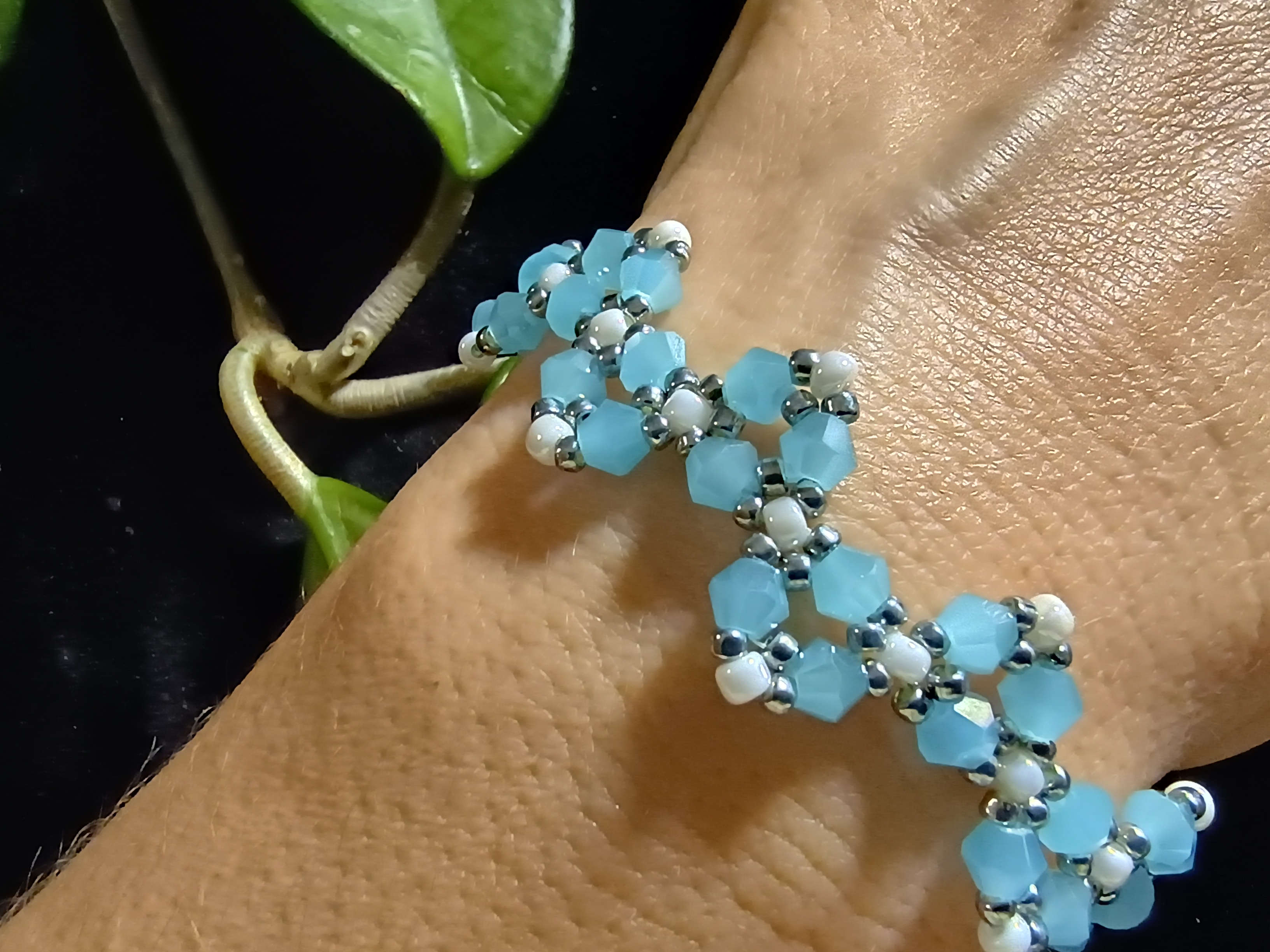 Blue and White Waving Triangle Elegance