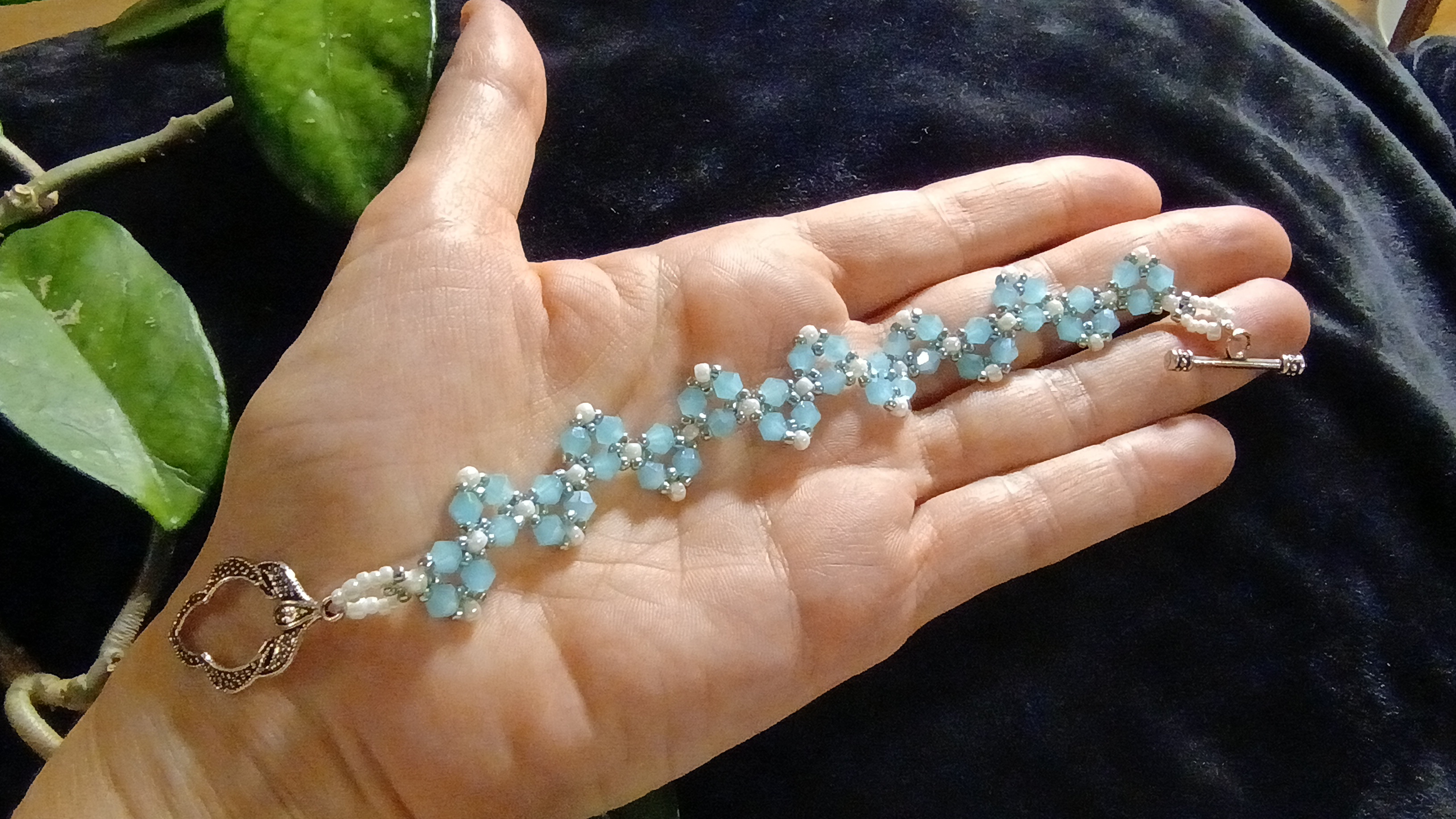 Blue and White Waving Triangle Elegance