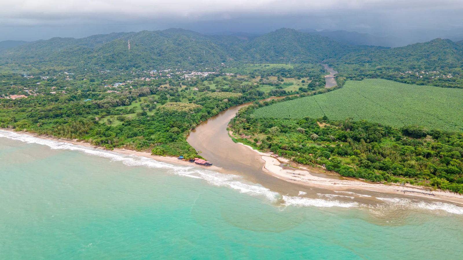 🇨🇴 Paquete Palomino – Río, Selva & Mar Caribe – 5 Días / 4 Noches