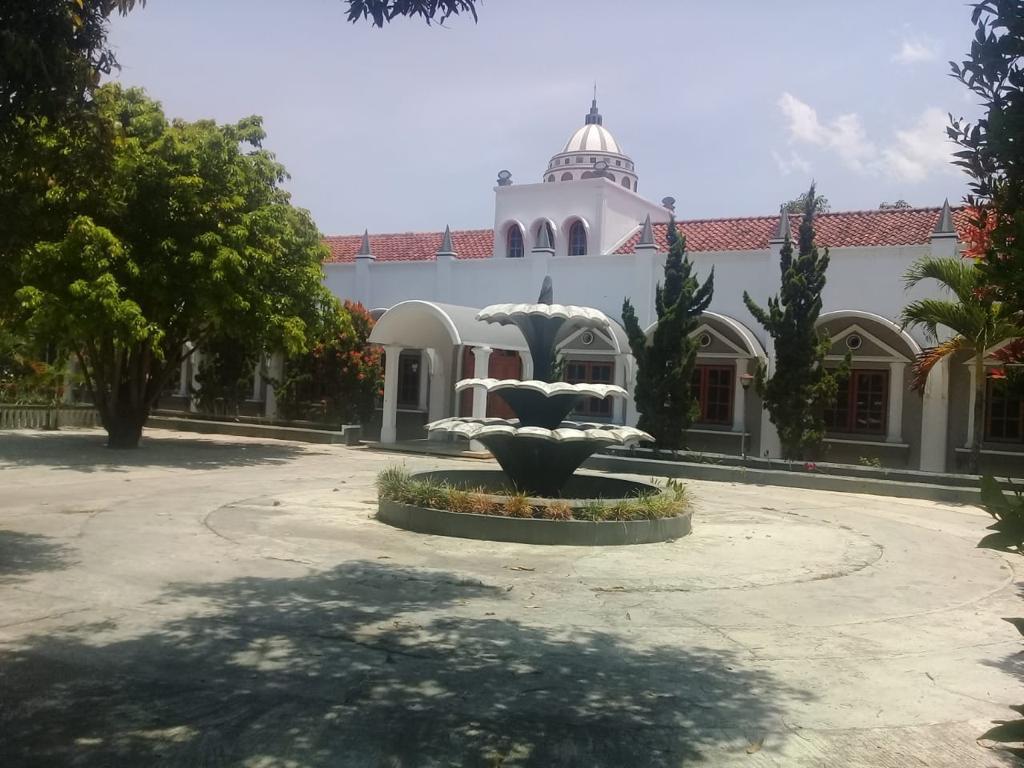 Rumah SUPER BESAR dengan Kost Kosan 40 kamar cocok untuk Investasi