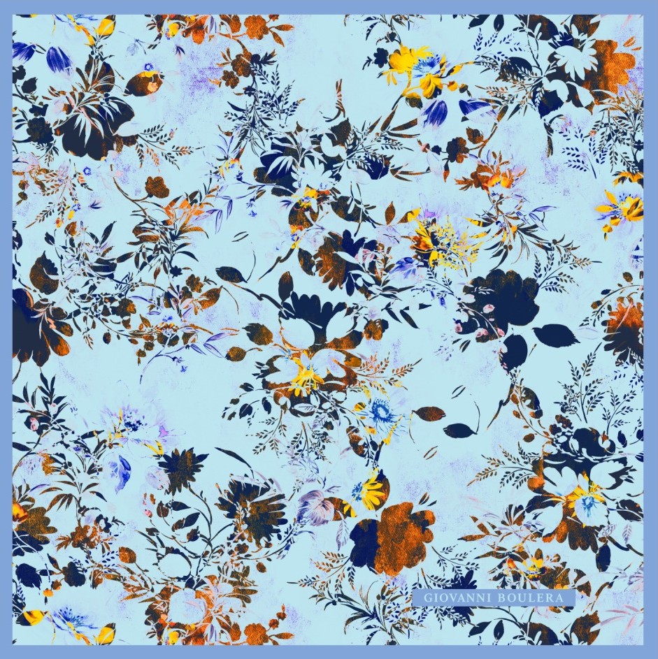 Açık Mavi Fon Üzerinde Çiçek Desenli Fular