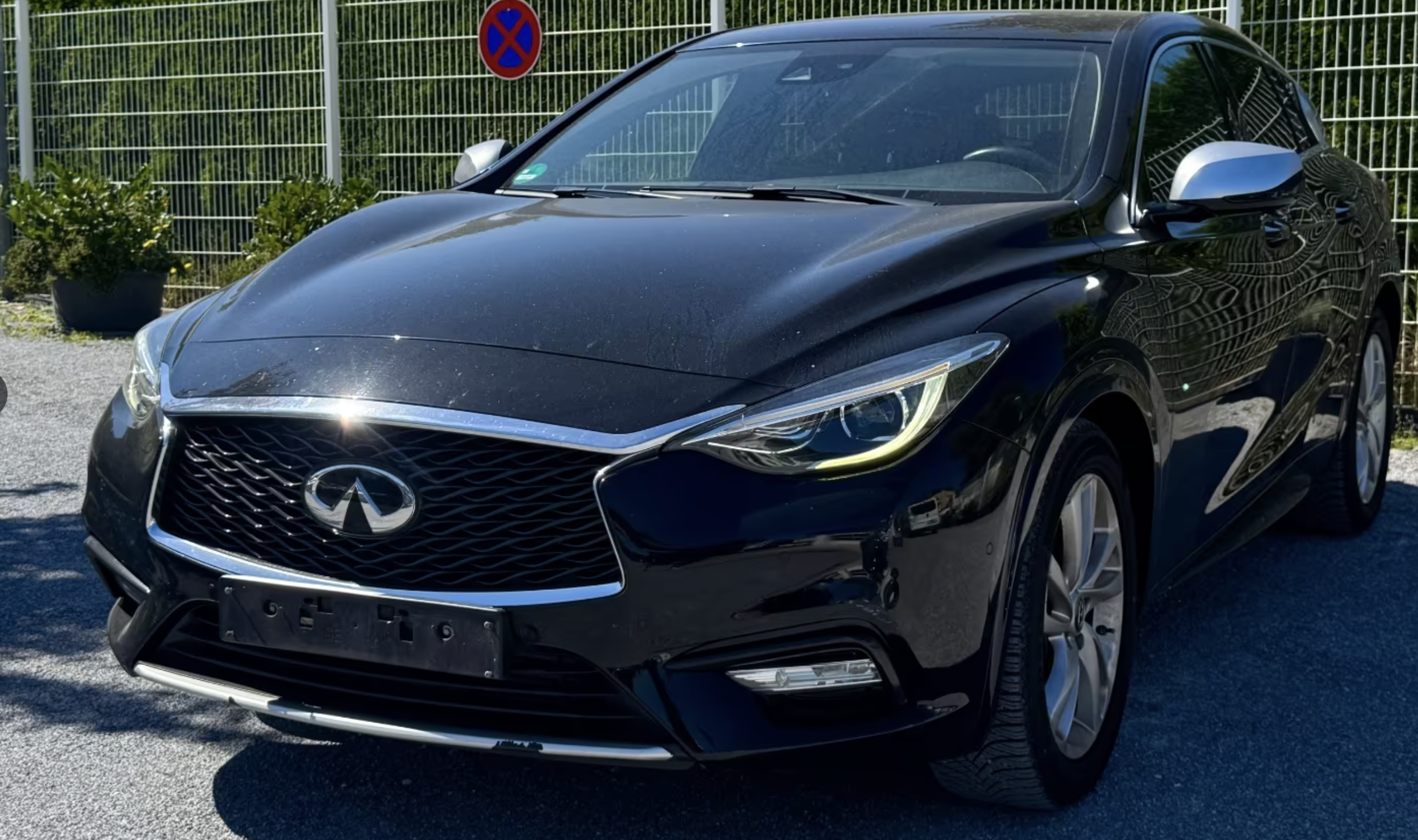 Infiniti Q30