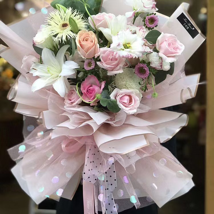 Wholesale Bouquet Packaging Mesh Flower Packaging Materials Florist Supplies Valentine's Day Floral Stamping Heart Love Mesh Elegant Pink Flower Bouquet 