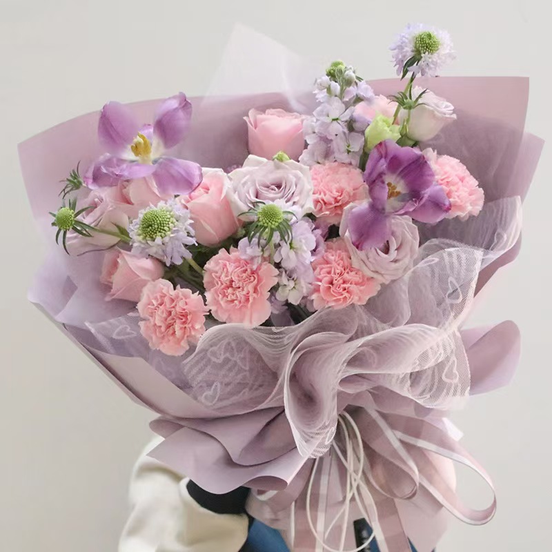 Assorted Colored Felt Fabric Rolls Gauze Flower Bouquet Packaging Material Floral Packaging Mesh Valentine's Day Package Flowers Heart-shaped Gauze