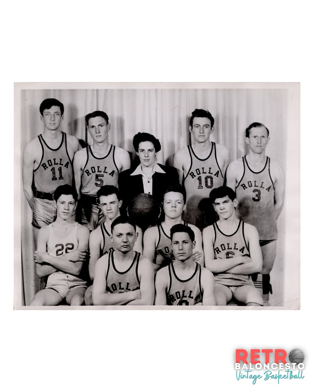 1944 Press Photo with great WW2 story of a female coach stepping in and leading the boys team to victory.