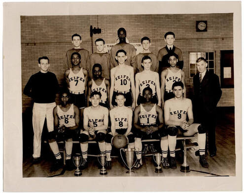 1932-33 8x10 photograph of early integrated basketball team