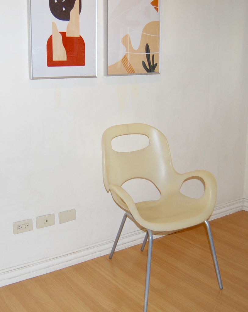 UMBRA USA Modern Plastic Accent Chair