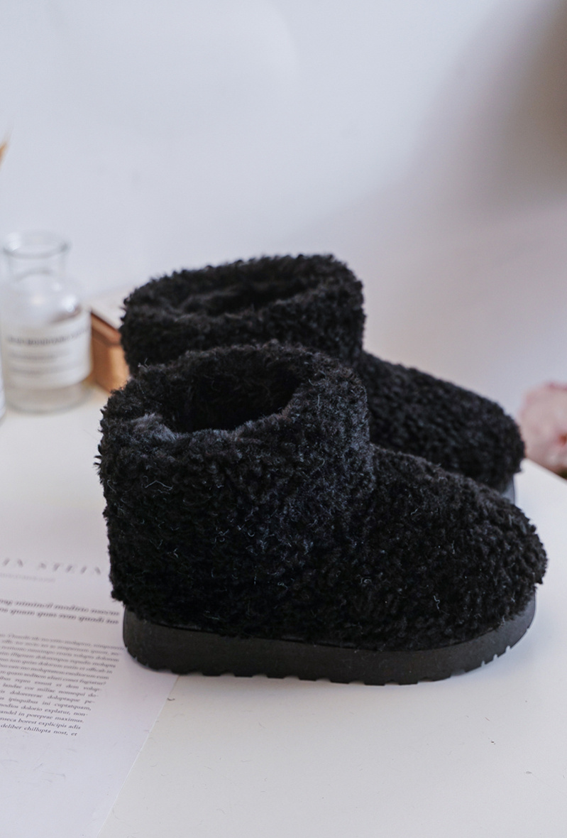 Zwarte pluizige winterlaarzen