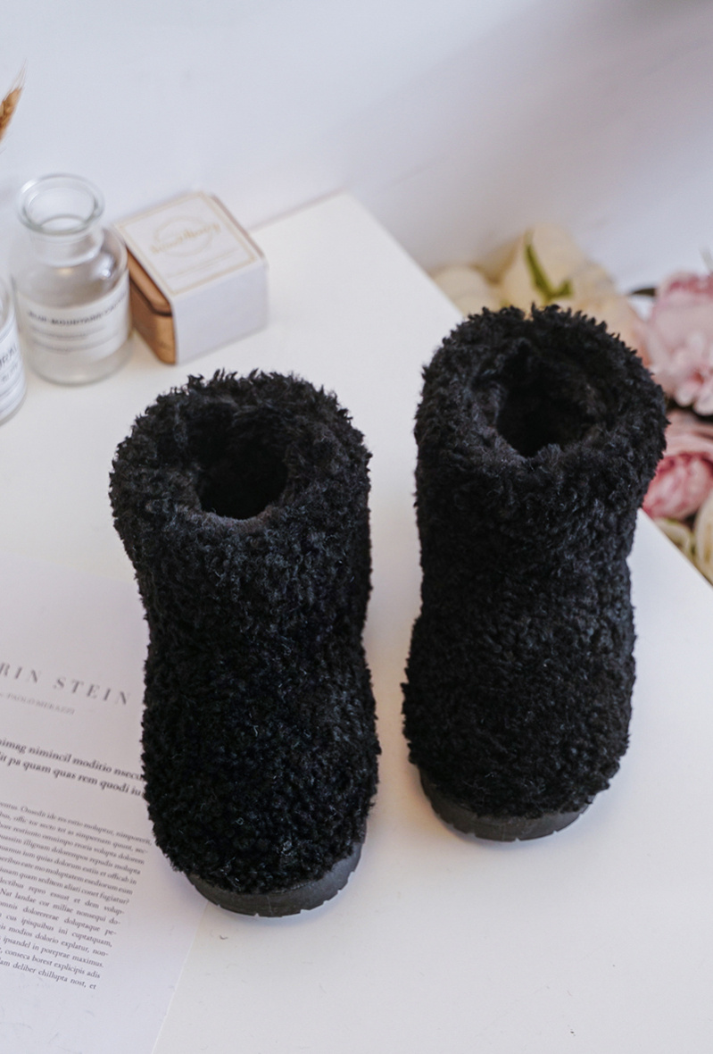 Zwarte pluizige winterlaarzen