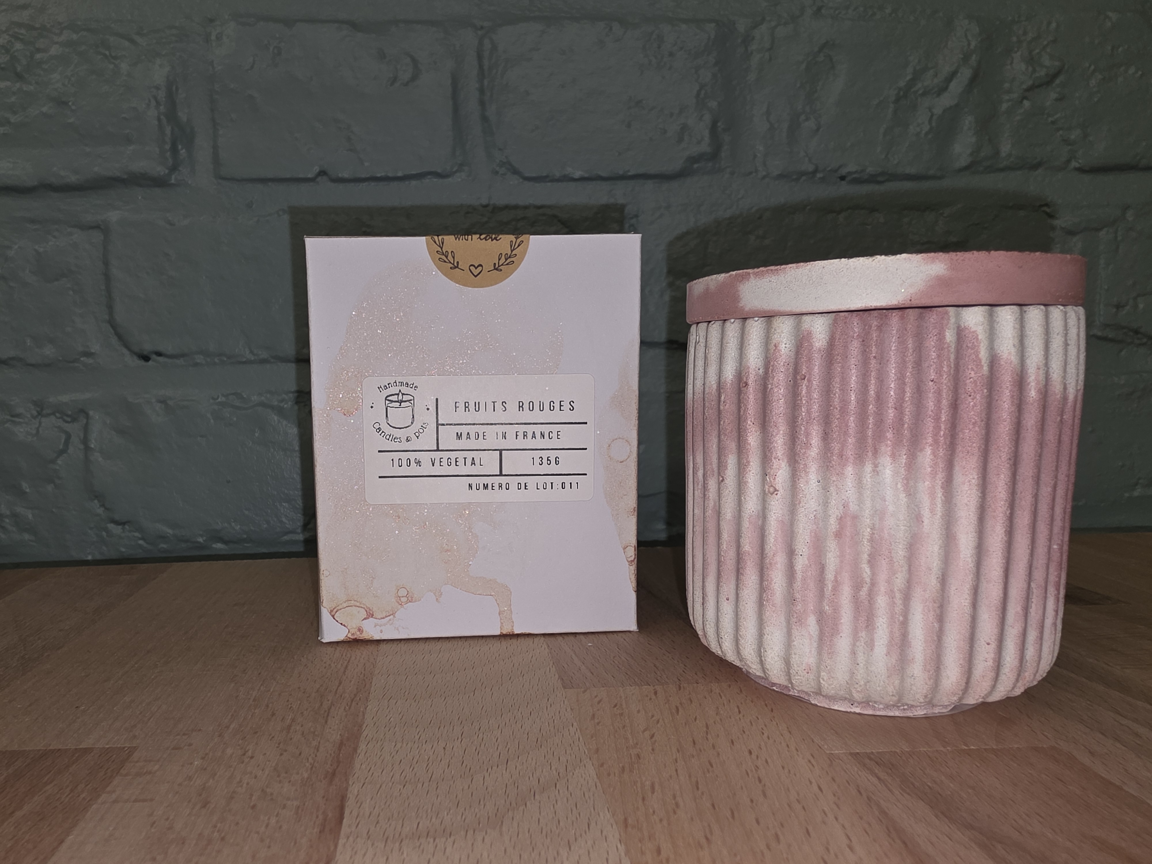 Bougie en pot rayé rouge et blanc