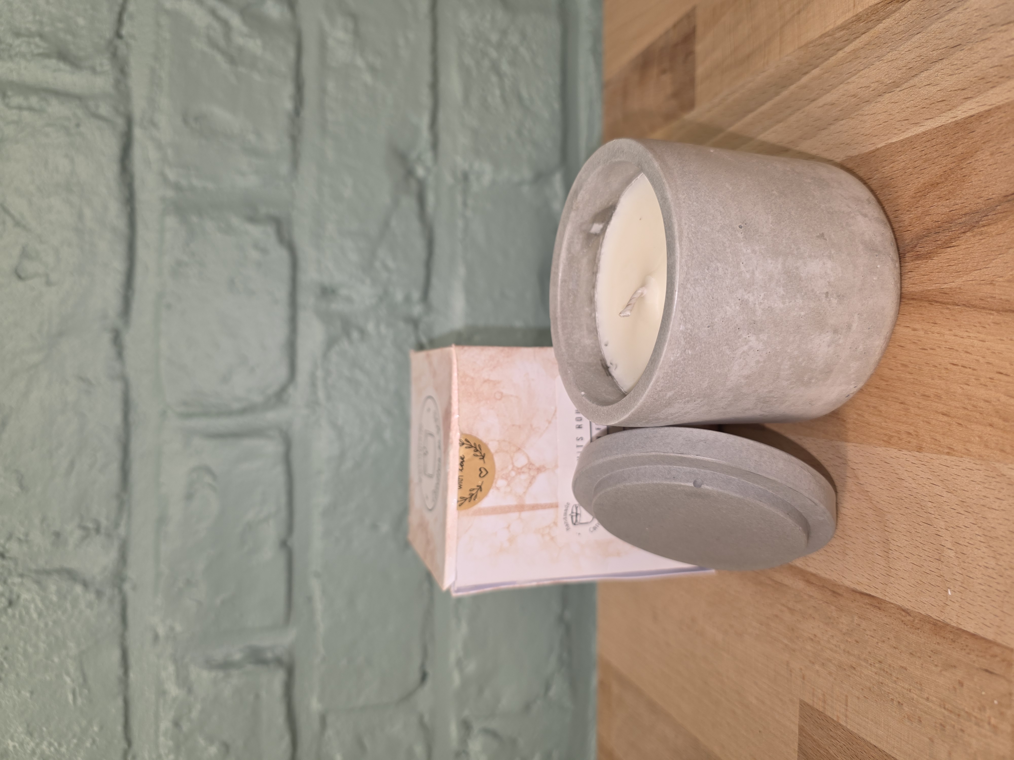 Bougie en pot lisse gris naturel