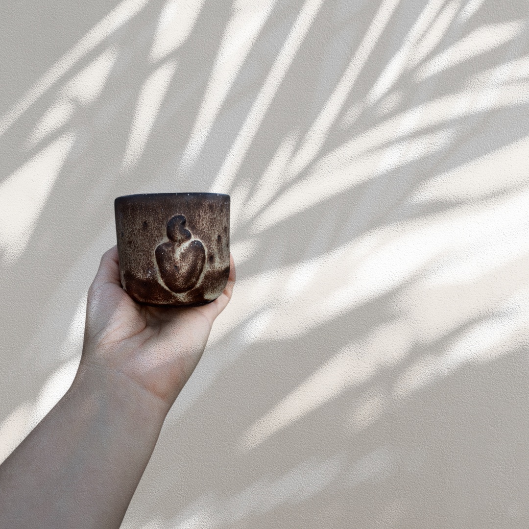 Caneca de cerâmica artesanal caju