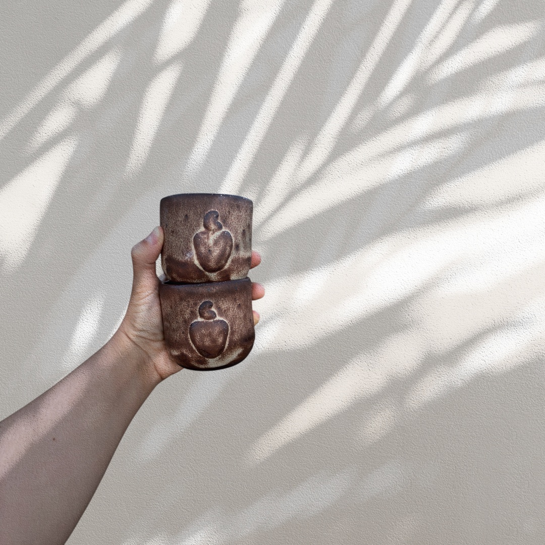 Caneca de cerâmica artesanal caju