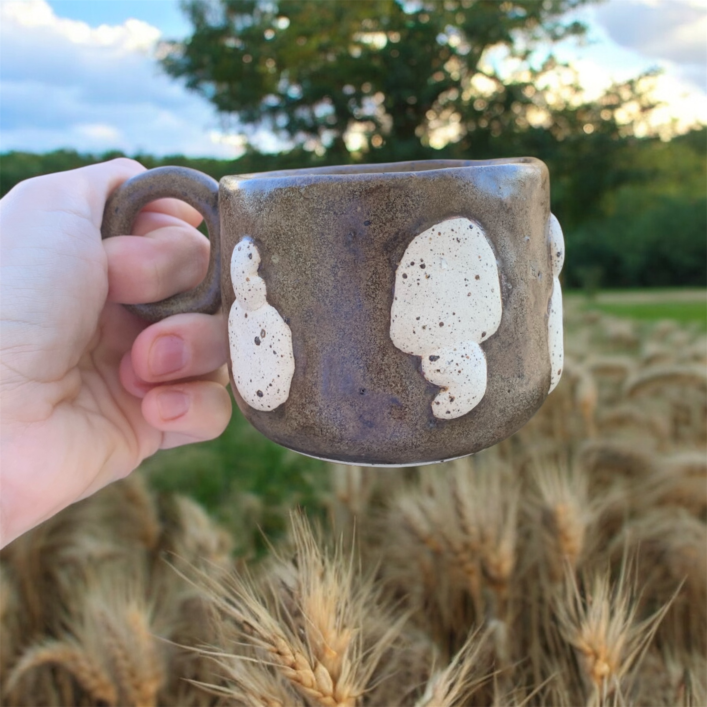 Caneca de cerâmica artesanal caju terra