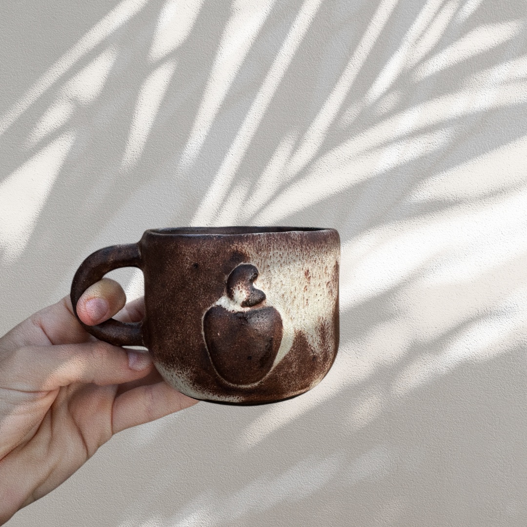 Caneca de cerâmica artesanal caju com alça