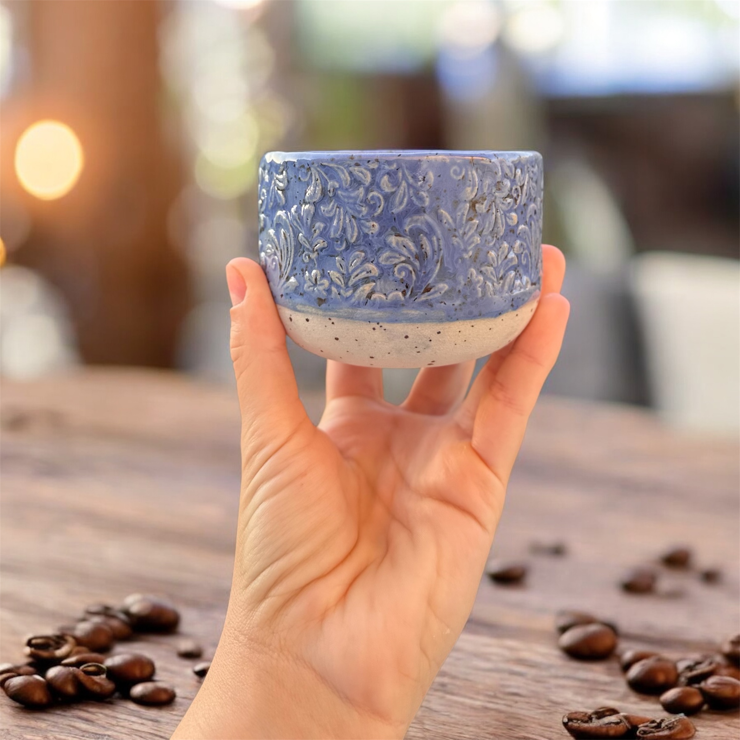 Xícara de cerâmica artesanal azul