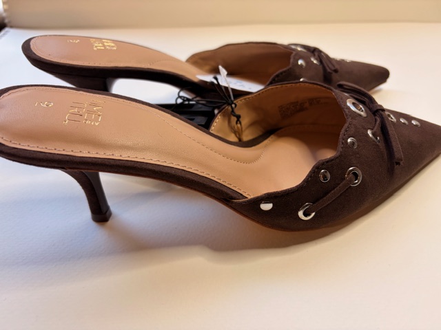 Time and Tru Women's Pointed Toe Mules