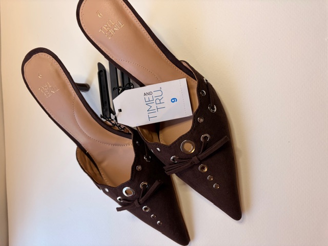 Time and Tru Women's Pointed Toe Mules