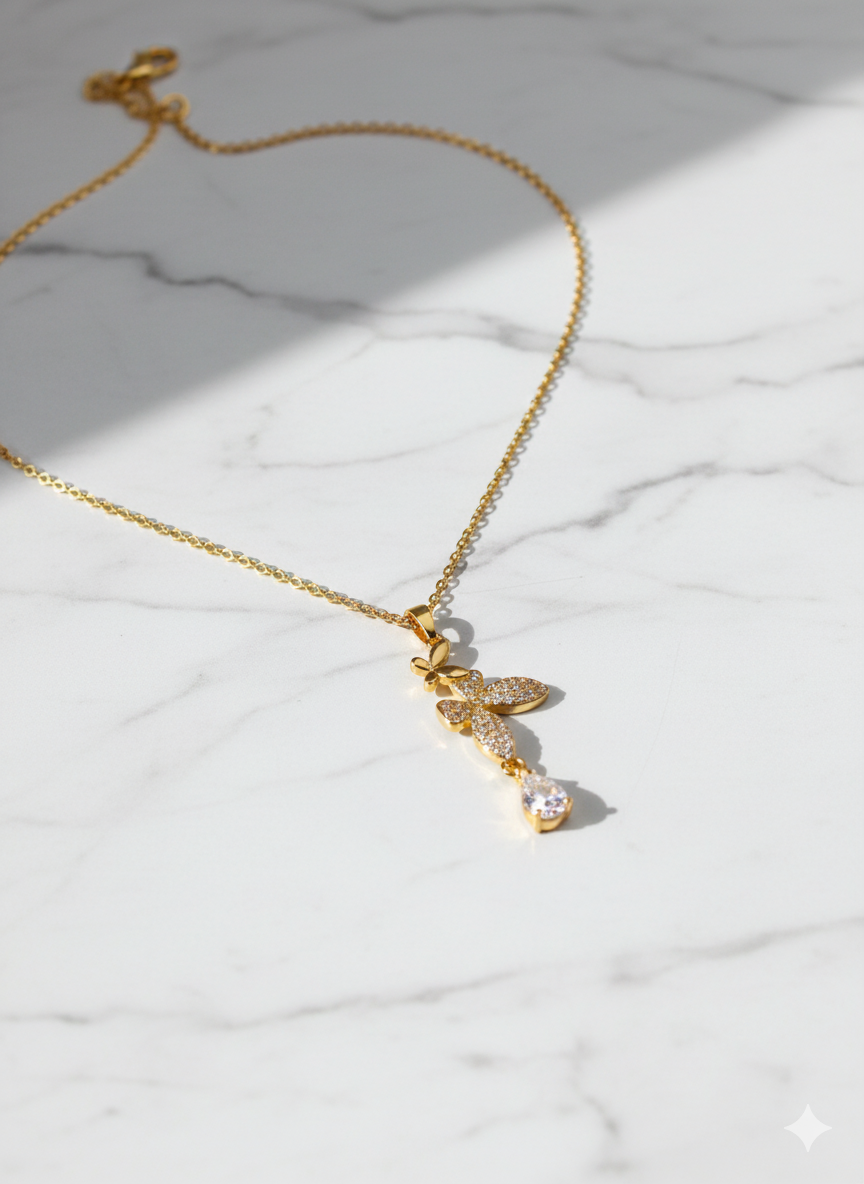 Elegant Gold Pendant Necklace