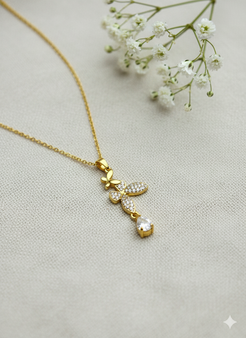 Elegant Gold Pendant Necklace