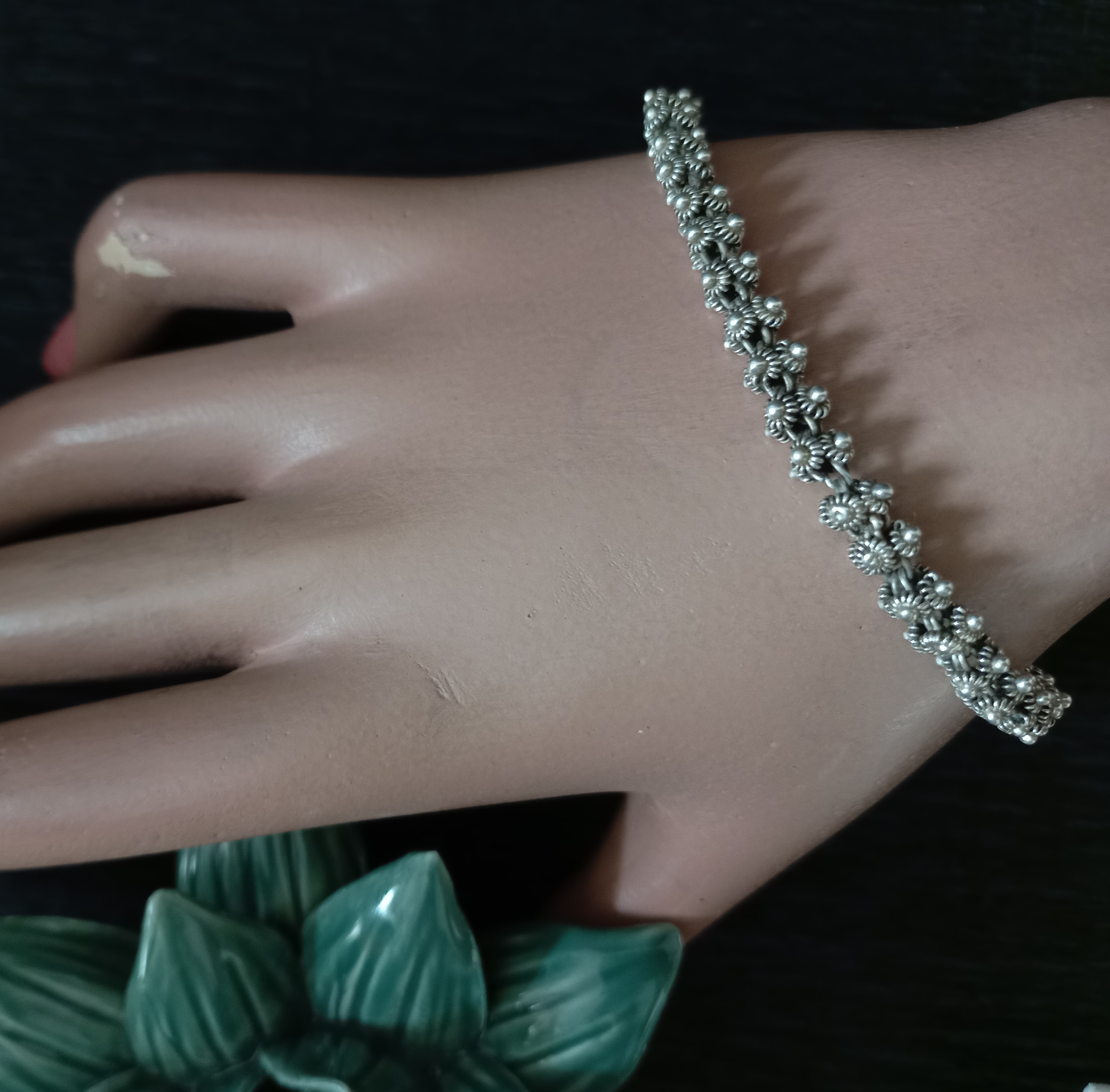 Braccialetto etnico con tanti piccolissimi fiori 