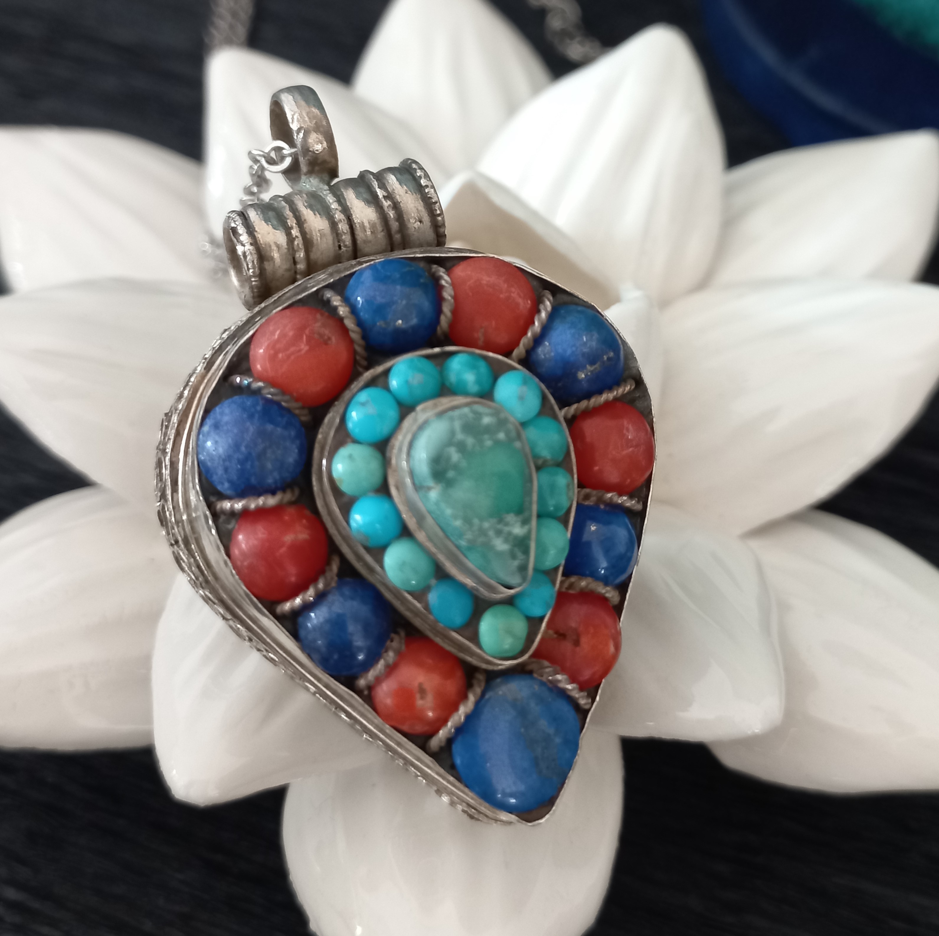 Pendente tibetano vintage a forma di goccia