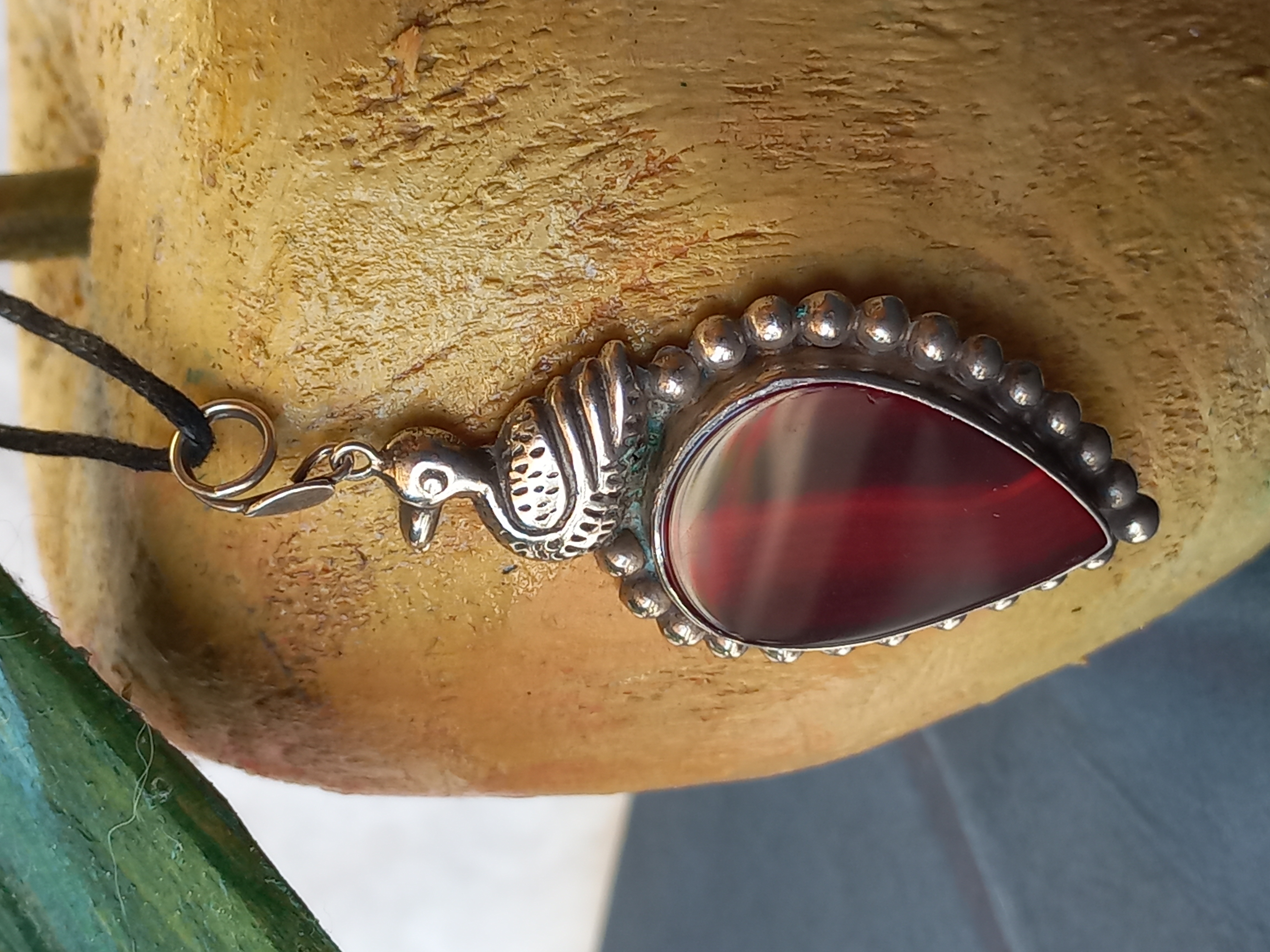 Pendente con corniola rossa e anatra, vintage