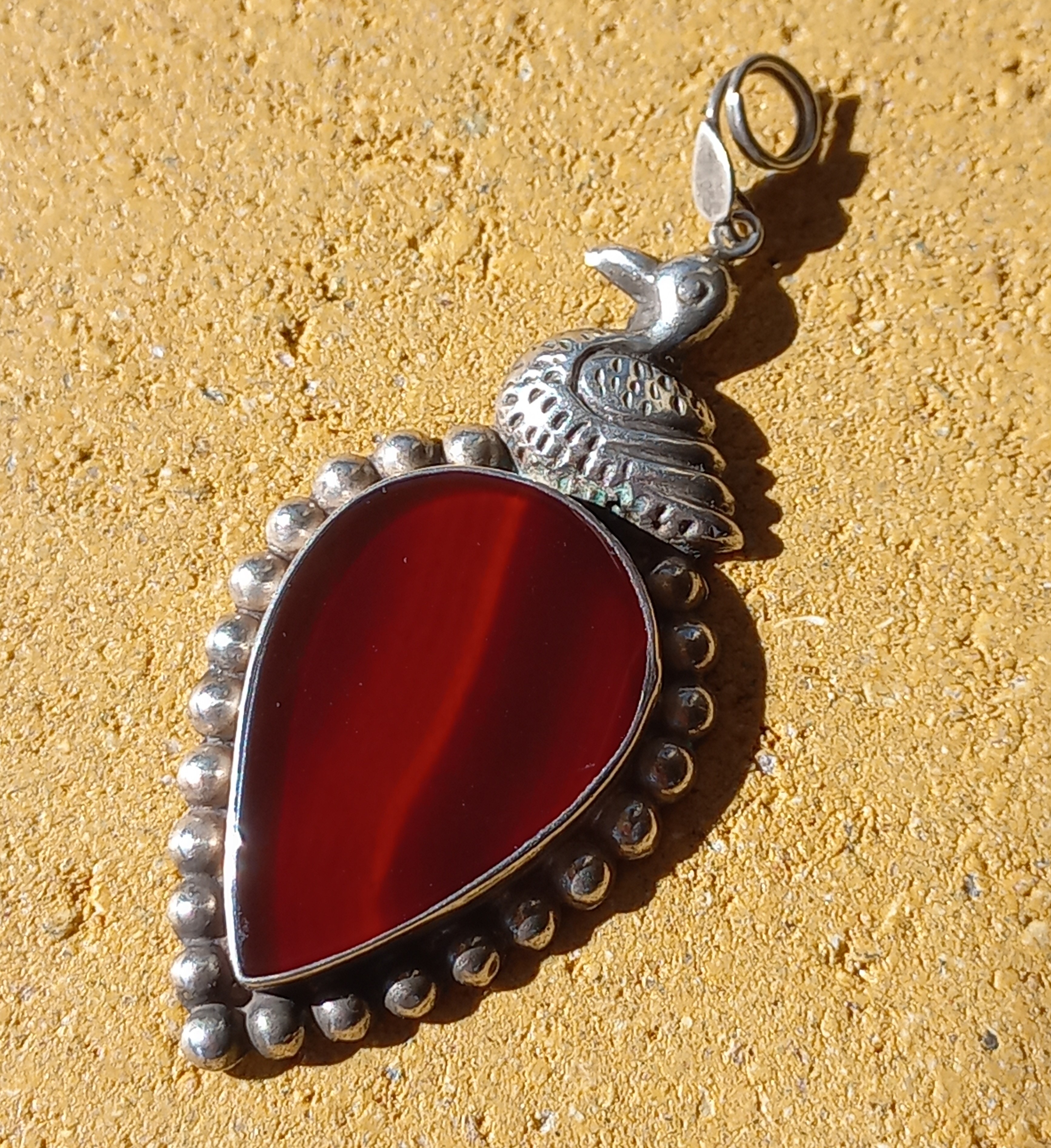 Pendente con corniola rossa e anatra, vintage